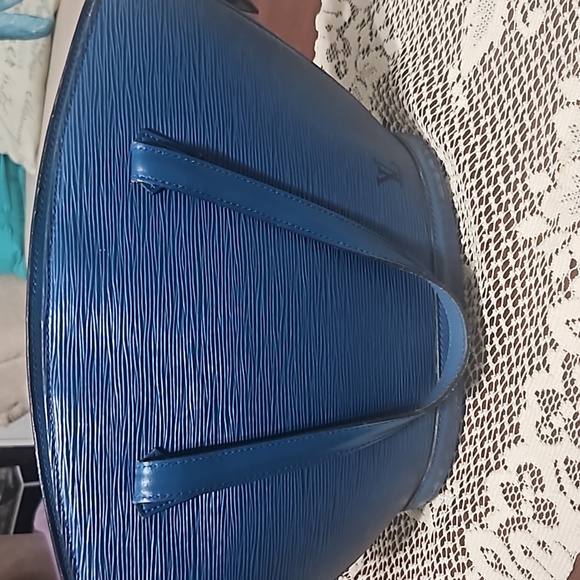 SALE FOR 24 HRS. LOUIS VUITTON EPI, guc - Picture 1 of 17